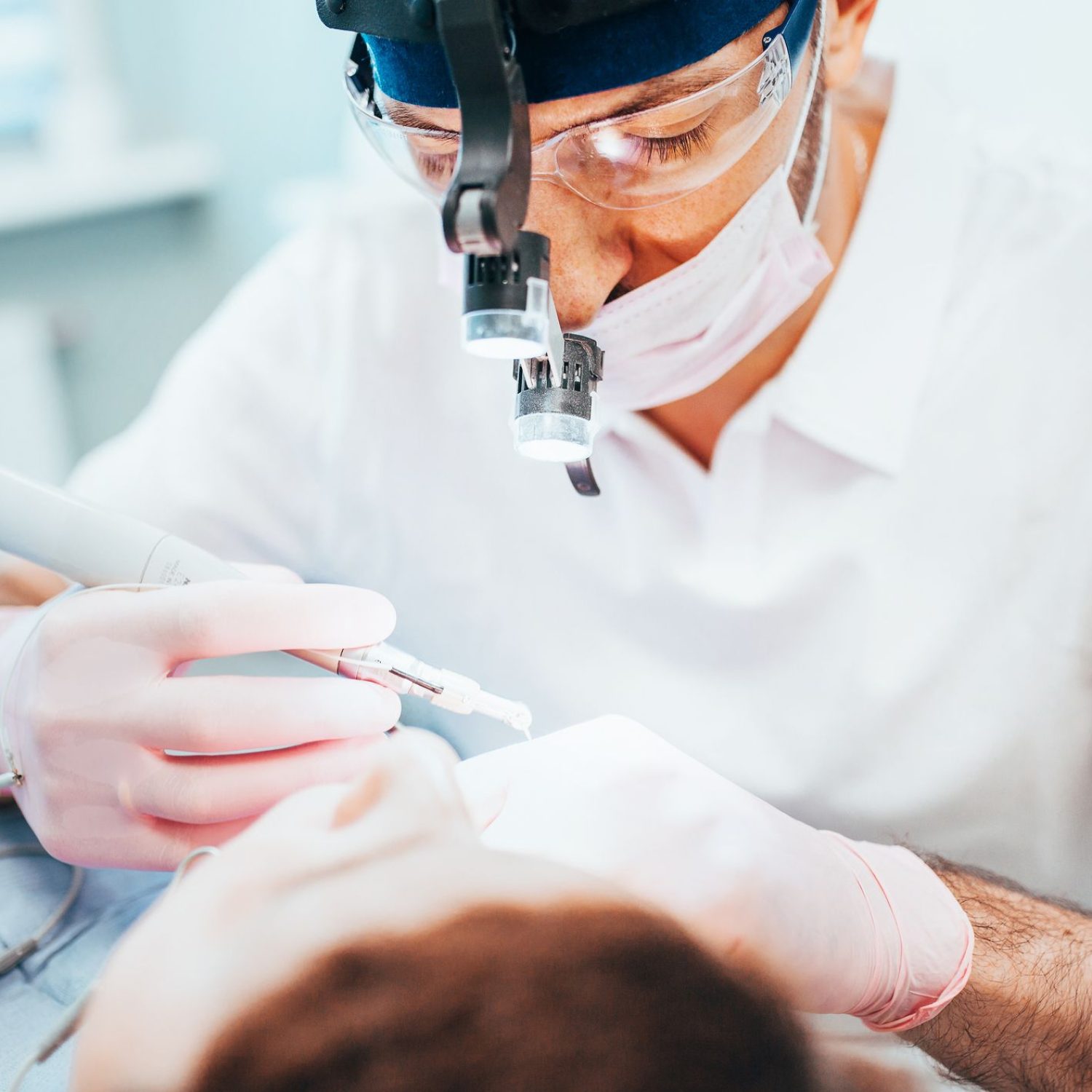 Endodoncia en Chiclana, tratamiento de conductos en Chiclana, endodoncista en Chiclana.